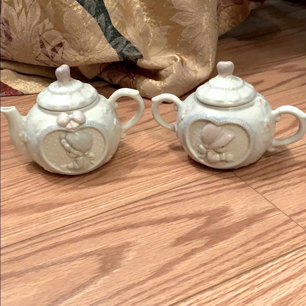 Precious Moments mini teapot & sugar set